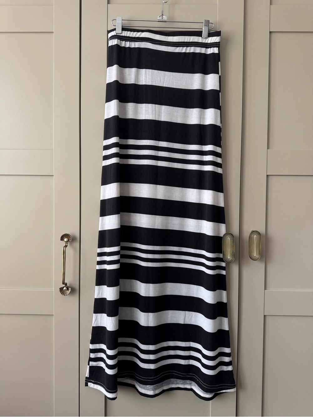 Women’s Simple Black & White Striped Skirt Maxi